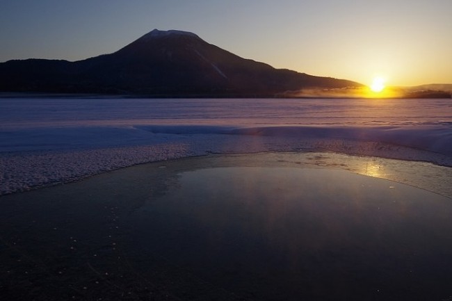 sunset akan lake