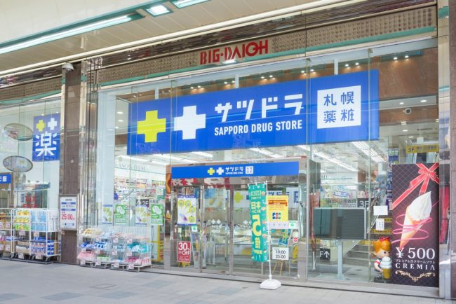 ร้าน Sapporo Drug Store ที่นิยมในฮอกไกโด! มีขนมยอดฮิตของฮอกไกโดขายด้วยนะ !