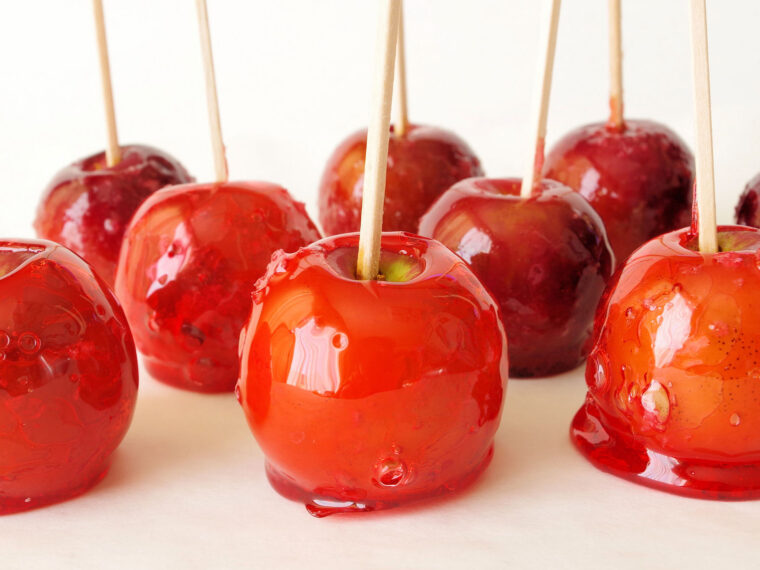 รู้จัก ริงโกะอาเมะ (Candy Apple) : แอปเปิ้ลเคลือบน้ำตาล คืออะไร
