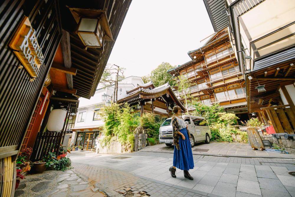 สถานที่ท่องเที่ยวแนะนำของเมือง Yamanouchi ดูลิงแช่ออนเซ็นในจังหวัดนากาโ