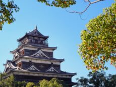 เรียนรู้ประวัติศาสตร์ เดินชมธรรมชาติแบบชิลๆ ที่ปราสาทฮิโรชิม่า ( Hiroshima Castle )